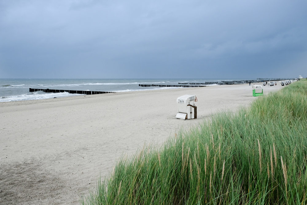 Oostzee - Duitsland - Rondreis langs de kust van de Baltische Zee - Op zonnige dagen wemelt het op dit Oostzee-strand in Kuhlungsborn van de mensen