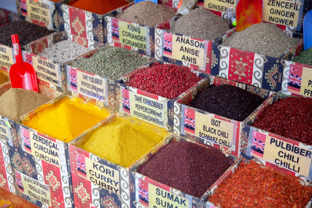 De geuren en kleuren van de kruiden in Antalya - goedkope vakantie Turkije - rondreis van Antalya naar Cappadocie - visum Turkije 