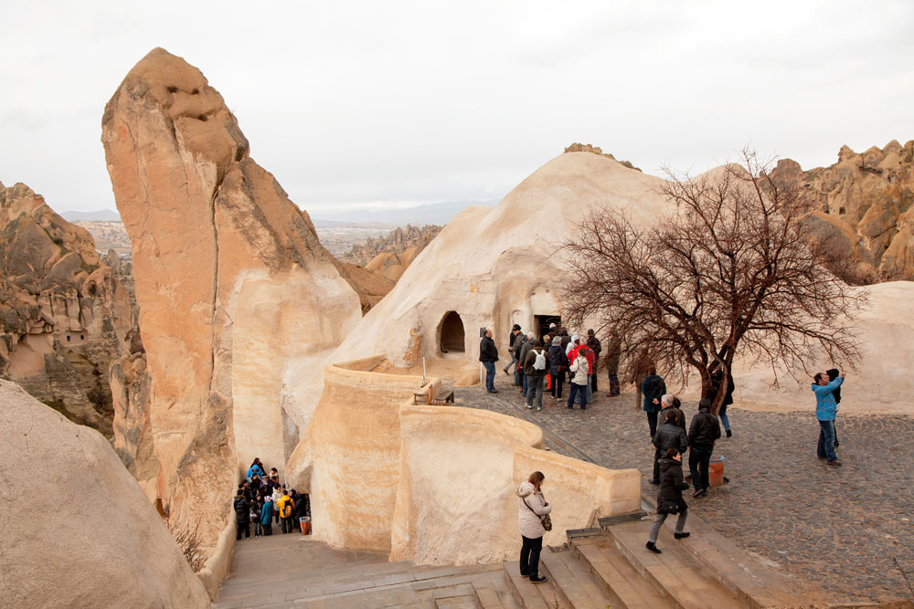 Al klimmende ontdek je steeds een nieuwe kerk in Goreme in Cappadocie - goedkope vakantie Turkije - rondreis van Antalya naar Cappadocie - visum Turkije 