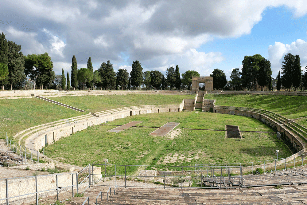 De arena van Lucera, waar menig gevecht gehouden werd. - Puglia, Apulie, Monti Dauni, Italie, vakantie, rondreis, bezienswaardigheden