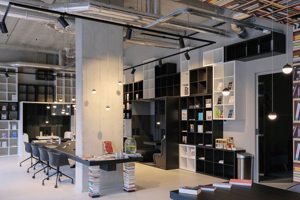 Flexwerken in een boekwinkel: My Flex Space - My Flex werkplek en boekwinkel, Bookstore en My Flex Space in Amsterdam.