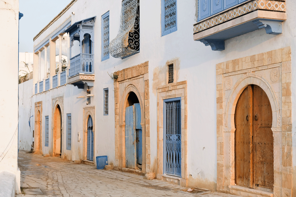 Vakantie Tunesie, Sidi bou Said - Het zachte ochtendlicht maakt de blauwwitte stad nog sfeervoller