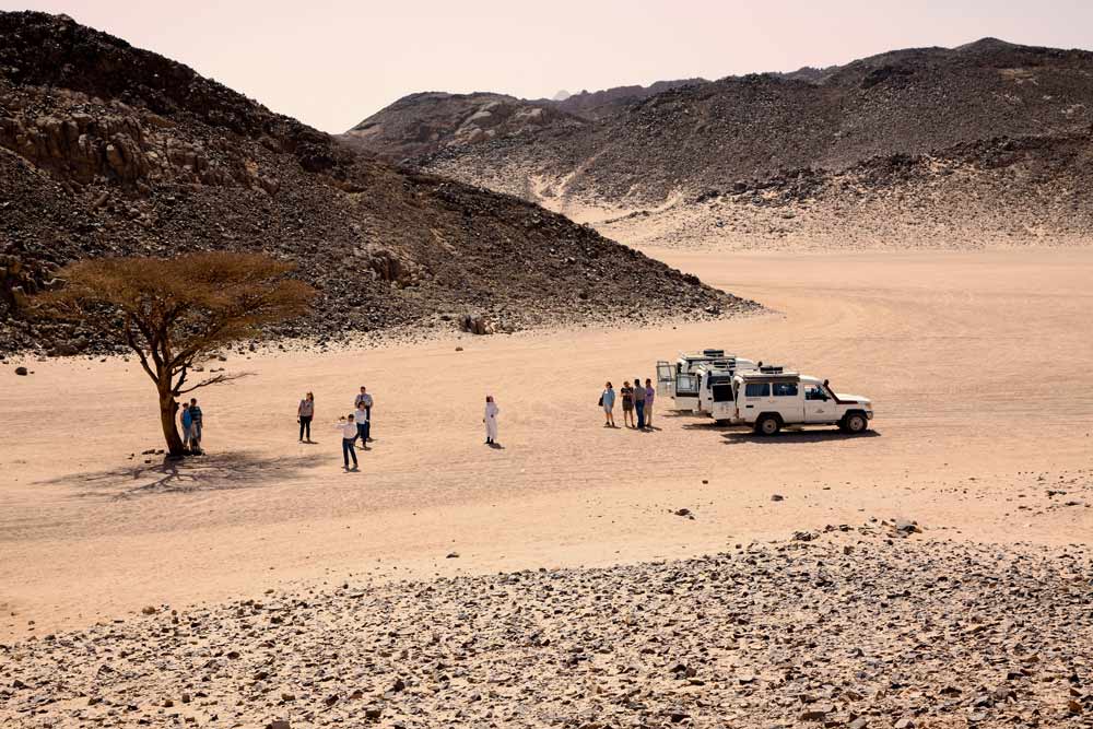 Omgeven door dore natuur in de Sahara woestijn van Egypte Vakantie Egypte, bezienswaardigheden rondom Hurghada, visum Egypte aanvragen
