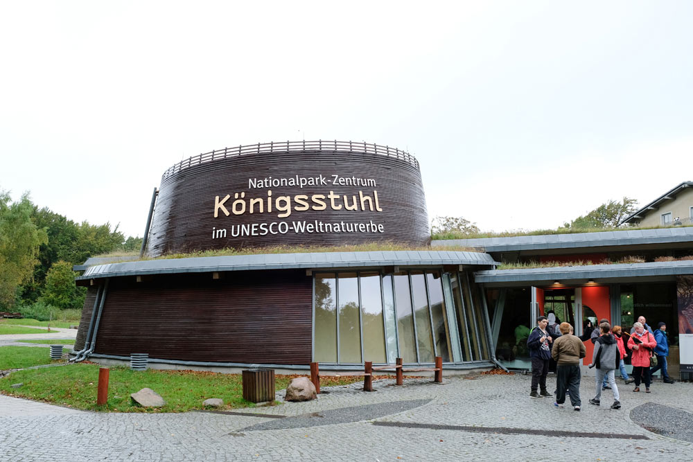 Het bezoekerscentrum Konigsstuhl in Jasmund, Rugen, Duitsland. Rondreis Duitse Oostzee, van Darss naar Rugen via Stralsund, Duitsland