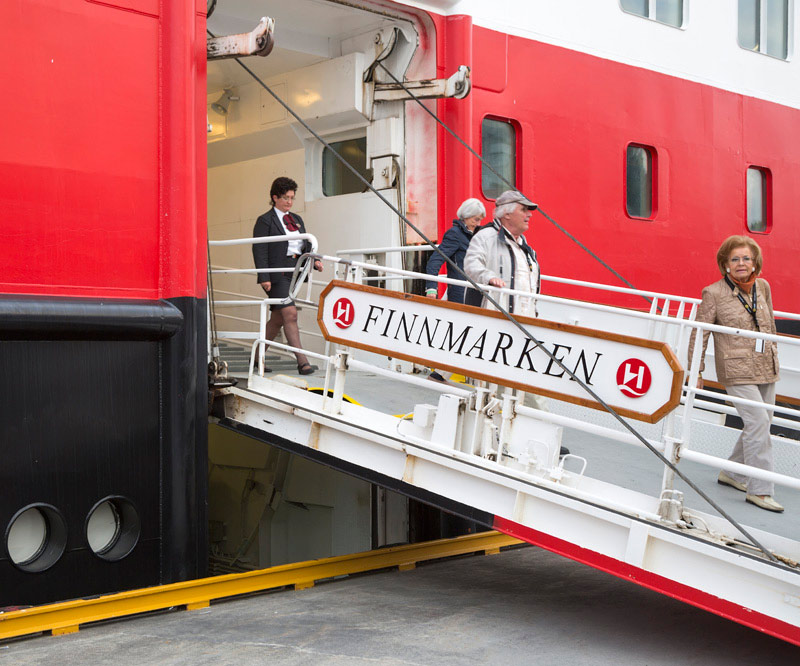 Tijdens de heen en terugweg kun je 70 keer van boord van de Hurtigruten. Met de Hurtigruten langs de noorse fjorden, cruise naar Noorwegen van Bergen tot de poolcirkel en Kirkenes