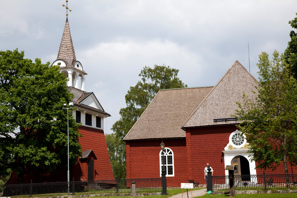 De kerk in het dorp van Carl Larsson. Rondreis zuid Zweden, autorondreis