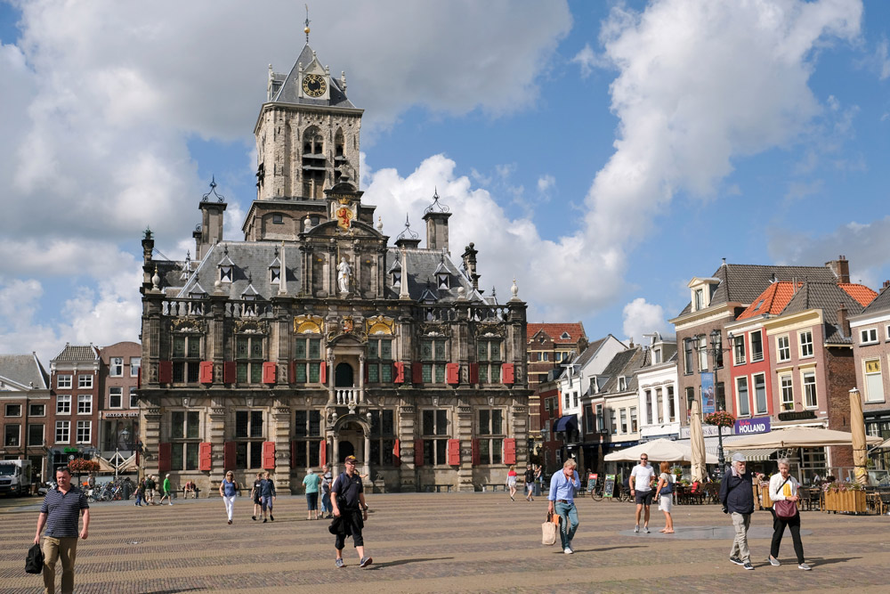 Bezienswaardigheden: het oude stadhuis van Delft. Stedentrip Delft, hotspots en bezienswaardigheden rond de Voldersgracht