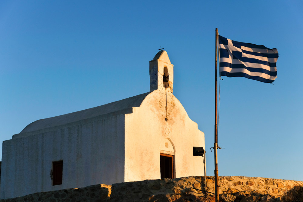 Een wandeling van tien minuten en je verruilt het strand van Galissas voor dit kapelletje Syros, Griekenland, Cycladen, eiland, rondreis, eilandhoppen, hoppen, island,