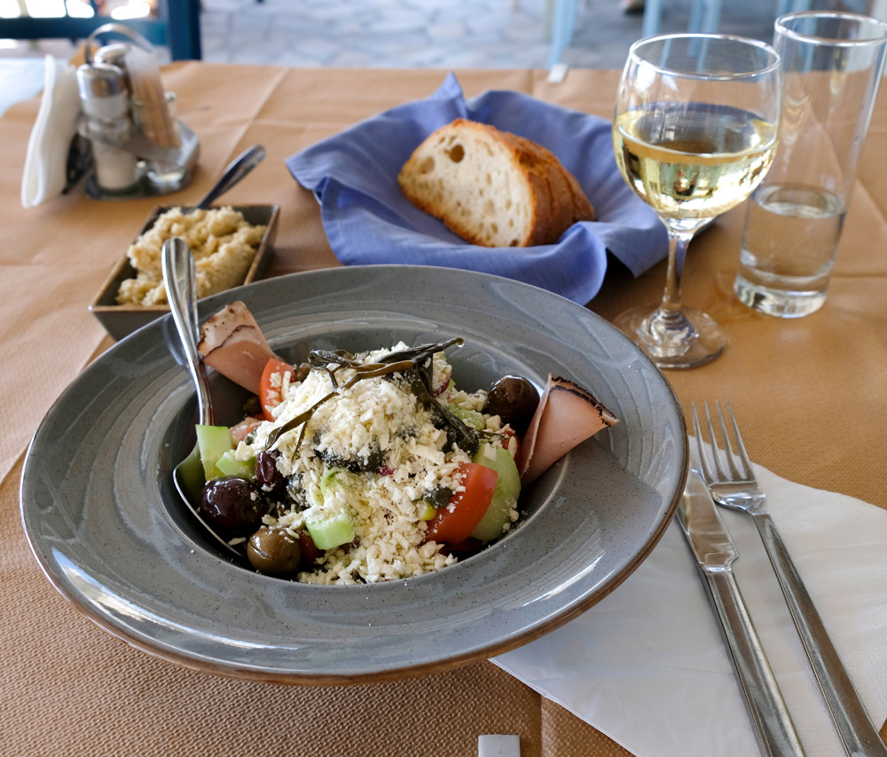 restaurant Bolas in Vari. Syros, Griekenland, Cycladen, eiland, rondreis, eilandhoppen, hoppen, island,