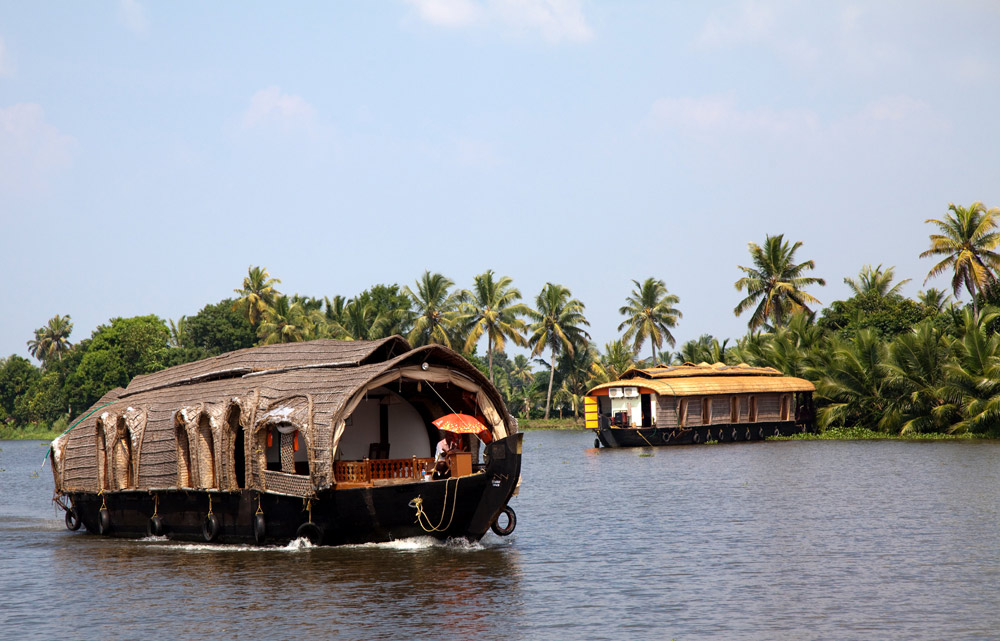 Rust in Kerala, varen over de rivieren in een housboat. rondreis Zuid-India, Kerala. Autorondreis