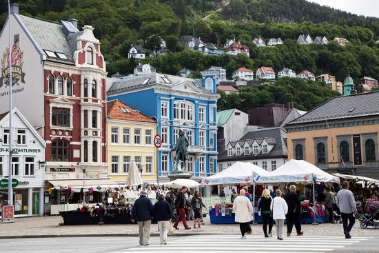 Een van de knuste steden van Noorwegen; bergen, cruise