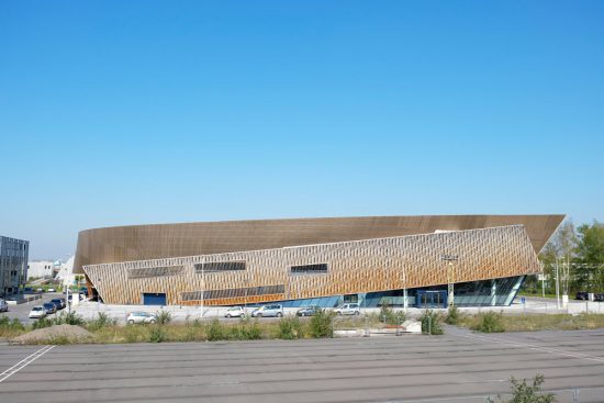 Het Centre de Congres ontworpen door architect Daniel Libeskind.. Stedentrip Mons, Bergen in Wallonie, Belgie. Met de hotpost en bezienswaardigheden en tips voor leuke winkels en goede restaurants