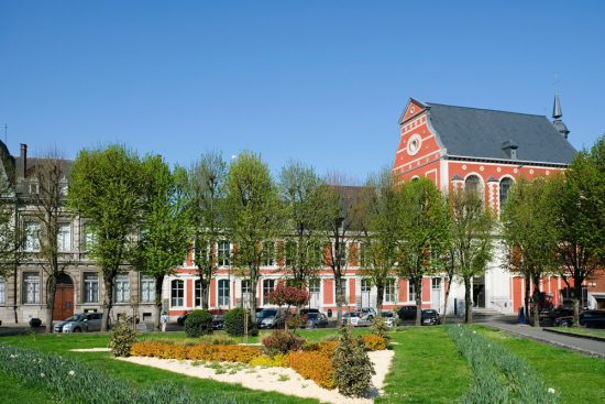 Mons staat nog vol mooie, oude gebouwen. Stedentrip Mons, Bergen in Wallonie, Belgie. Met de hotpost en bezienswaardigheden en tips voor leuke winkels en goede restaurants