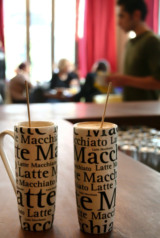 Even geen trek in Turkse koffie? Er is ook latte macchiato!. Stedentrip Istanbul, Turkije