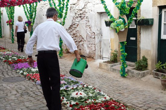 Tomar, Portugal, Festa os Tabuleiros, met bloemen versierde straten