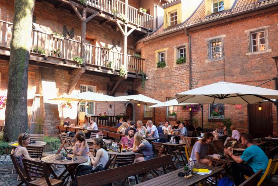 Een voormalige gevangenis is nu bar/restaurant. Stedentrip Wroclaw, polen, bezienswaardigheden, want te doen, wat te zien, restaurants, hotels