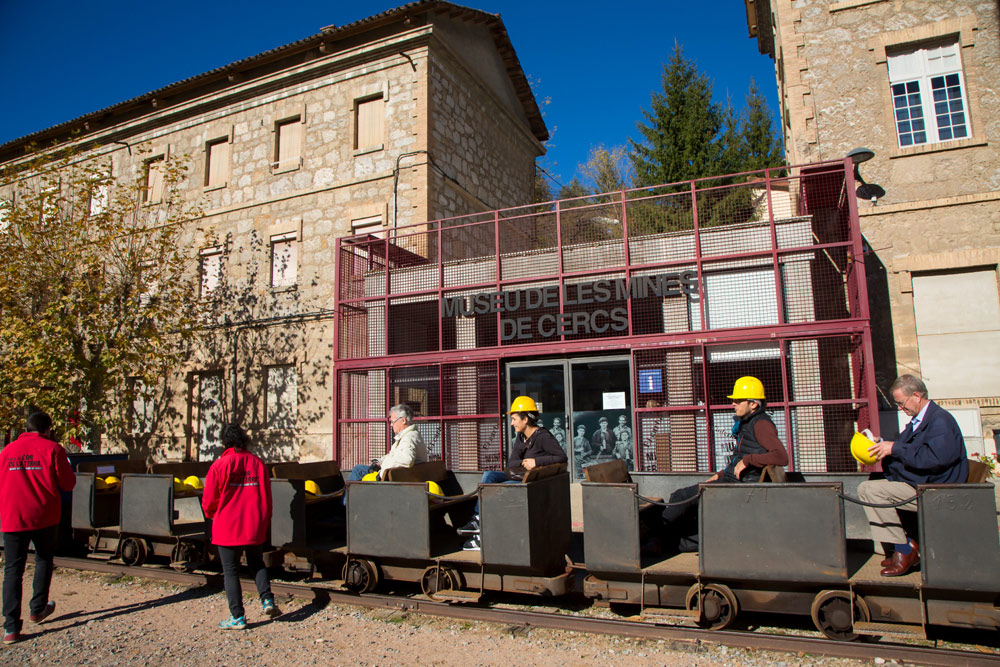 Met een karretje zelf de kolenmijn in in Cercs. Rondreis industriele revolutie, Catalonie, Spanje