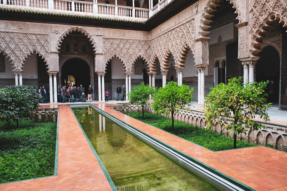 Patio de las Doncellas, Een van de populairste bezienswaardigheden; het Real Alcázar in Sevilla. Budgettips Sevilla, Spanje, stedentrip, hotspots