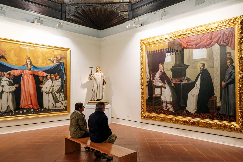 Genieten van schilderijen in het Museo de Bellas Artes . Budgettips Sevilla, Spanje, stedentrip, hotspots