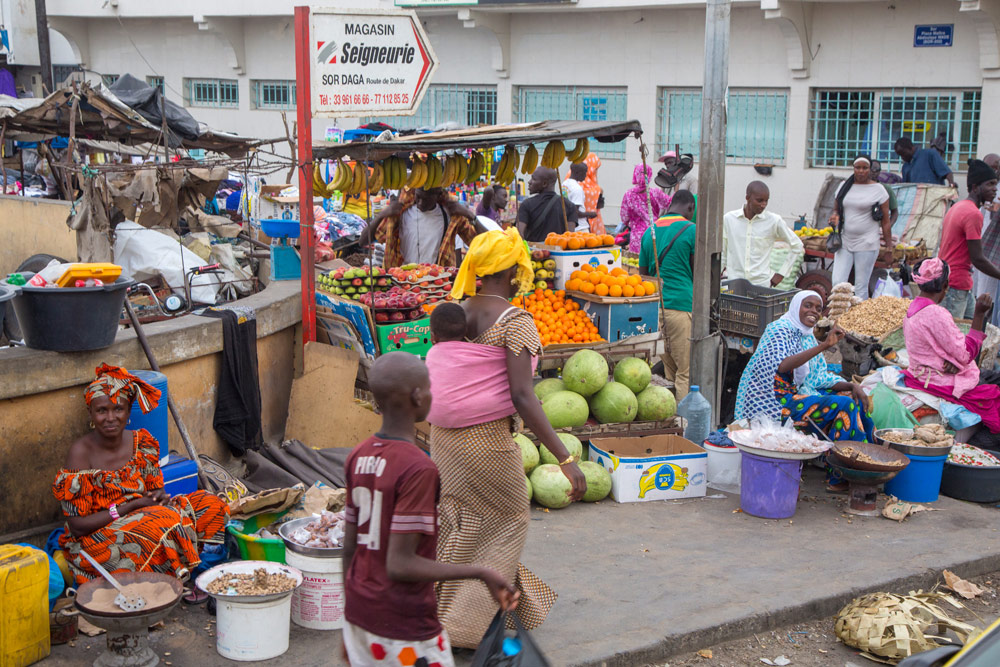 De dagelijkse markt in Saint-Louis. Rondreis Senegal, Afrika, tips vakantie