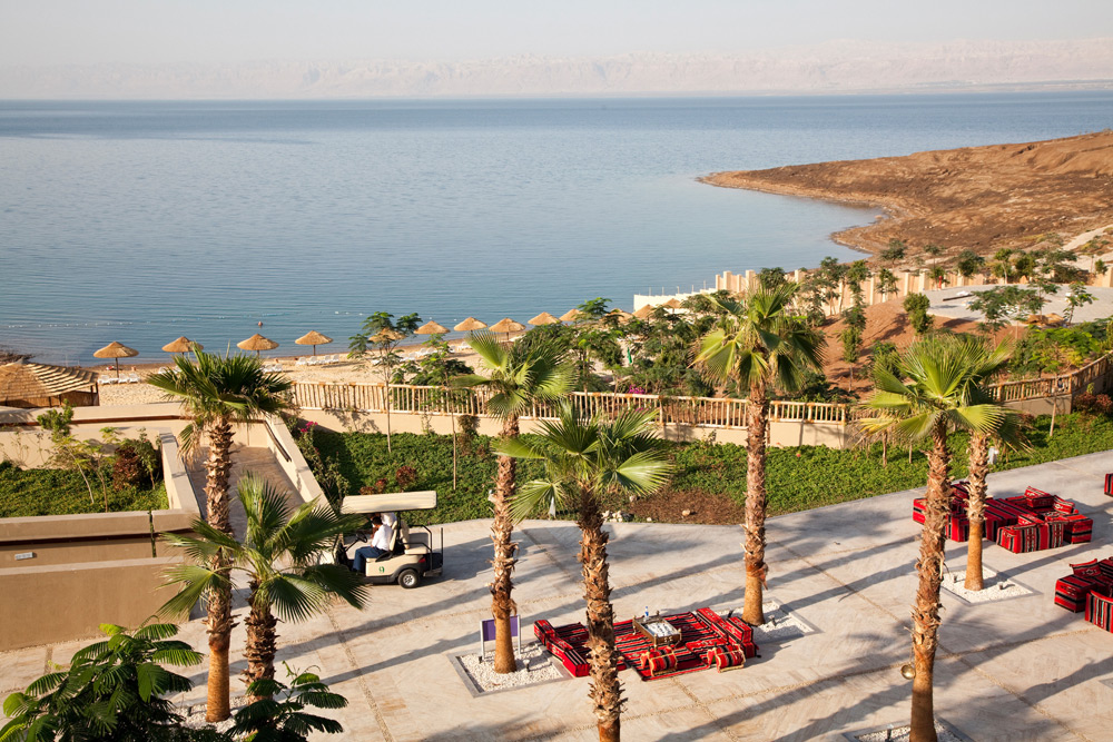 Ook een goede plek, hotel Holiday Inn Resort aan de Dode Zee. Rondreis Jordanie met Wadi Rum, Petra, Dana reserve en de Dode Zee
