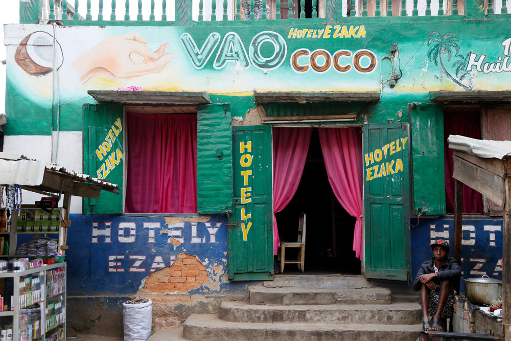 Een hotely is geen hotel maar een restaurantje. Rondreis Madagaskar, roadtrip Madagascar, lemuren