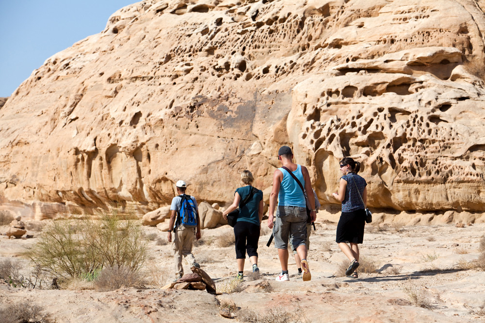 Wandelen in het Wadi Mujib reserve, Jordanië . Rondreis Jordanie met Wadi Rum, Petra, Dana reserve en de Dode Zee