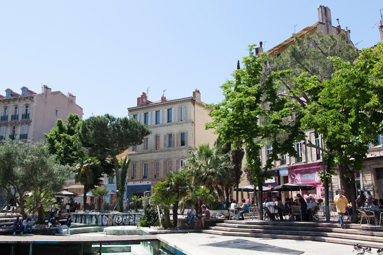Cours Julien is de populaire ontmoetingsplek van creatieven . Stedentrip Marseille, Frankrijk, weekendje weg, hotels, Ben mobiele telefoonabonnement
