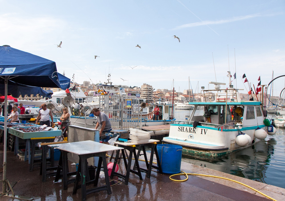 Er is nog altijd een vismarkt bij de Port Vieux in Marseille . Stedentrip Marseille, Frankrijk, weekendje weg, hotels, Ben mobiele telefoonabonnement