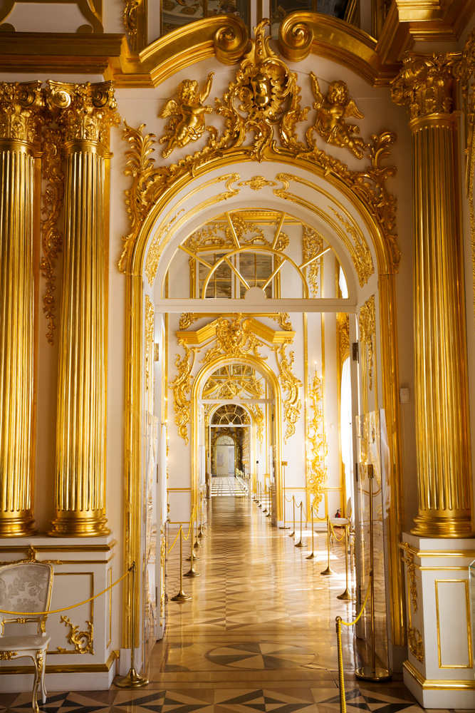 Het De gouden gangen van het Catharinapaleis. Catherinapaleis in Pushkin