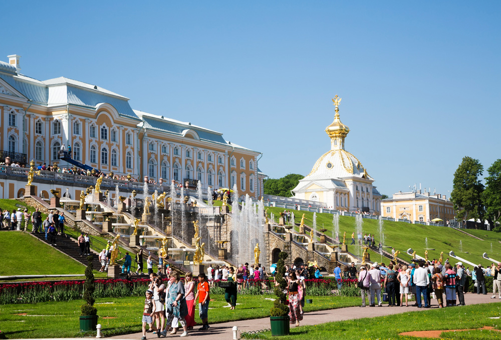 Peterhof wordt ook wel het Russische Versailles genoemd.. Peterhof paleis net buiten Sint Petersburg, Rusland