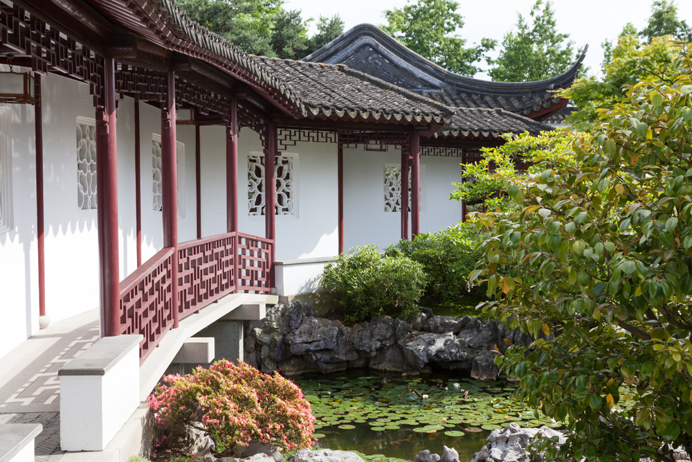 Wandelen in de Dr. Sun Yat-Sen tuin in Ming dynastie stijl. Wandelen in de Chinese tuin in Vancouver. Rondreis met een camper door Canada, Travelhom