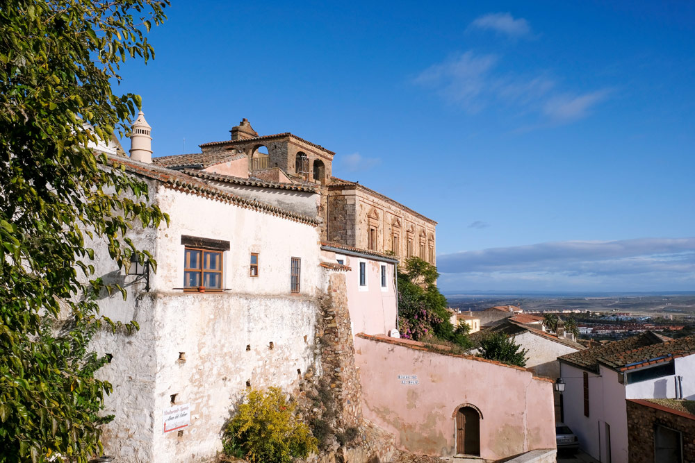 Loop binnen bij Casa de las Veletas, Caceres. Rondreis Extremadura, Spanje