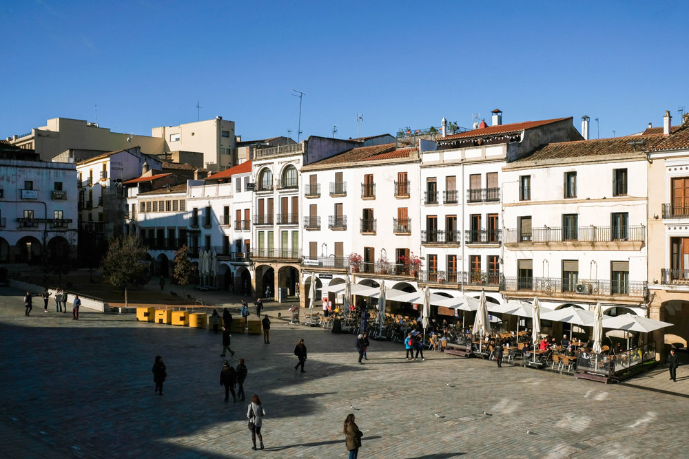 Cáceres ook bij daglicht een pareltje. Rondreis Extremadura, Spanje