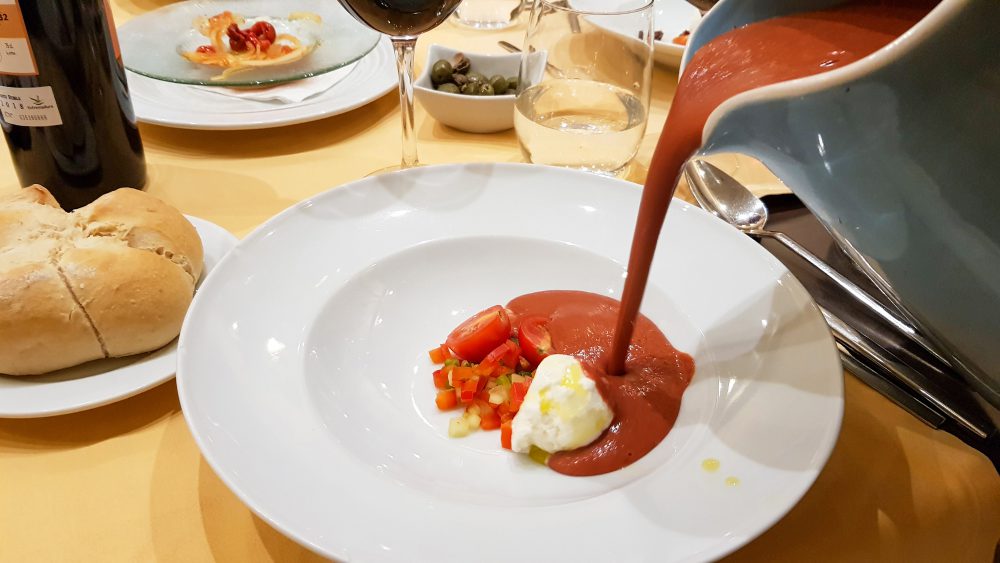 Restaurant Rex Numitor verleidt de gasten met hun gazpacho van kersen. Rondreis Extremadura, Spanje