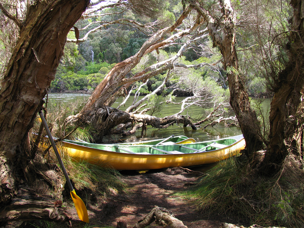 Een kano-toer met aboriginals. Vakantie Australie, rondreis natuurparken
