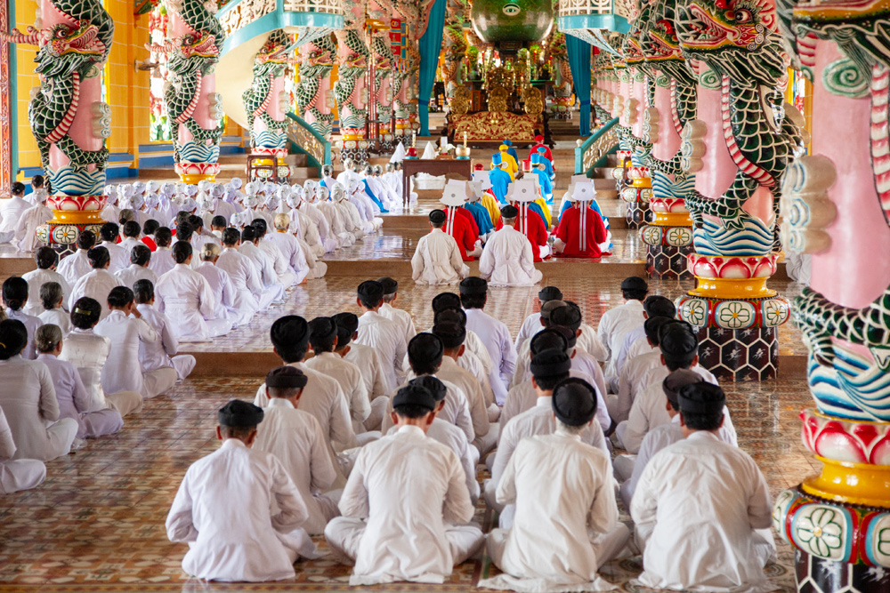 Rondreis Vietnam, jongeren, backpacken, Cultuur leren kennen: de Cao Dai tempel