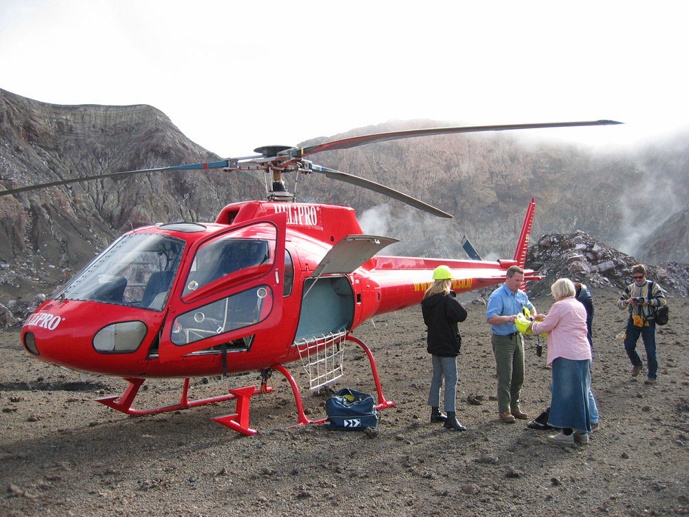 Vrije tijd? Boek een helikopter tour naar vulkaaneiland White Island