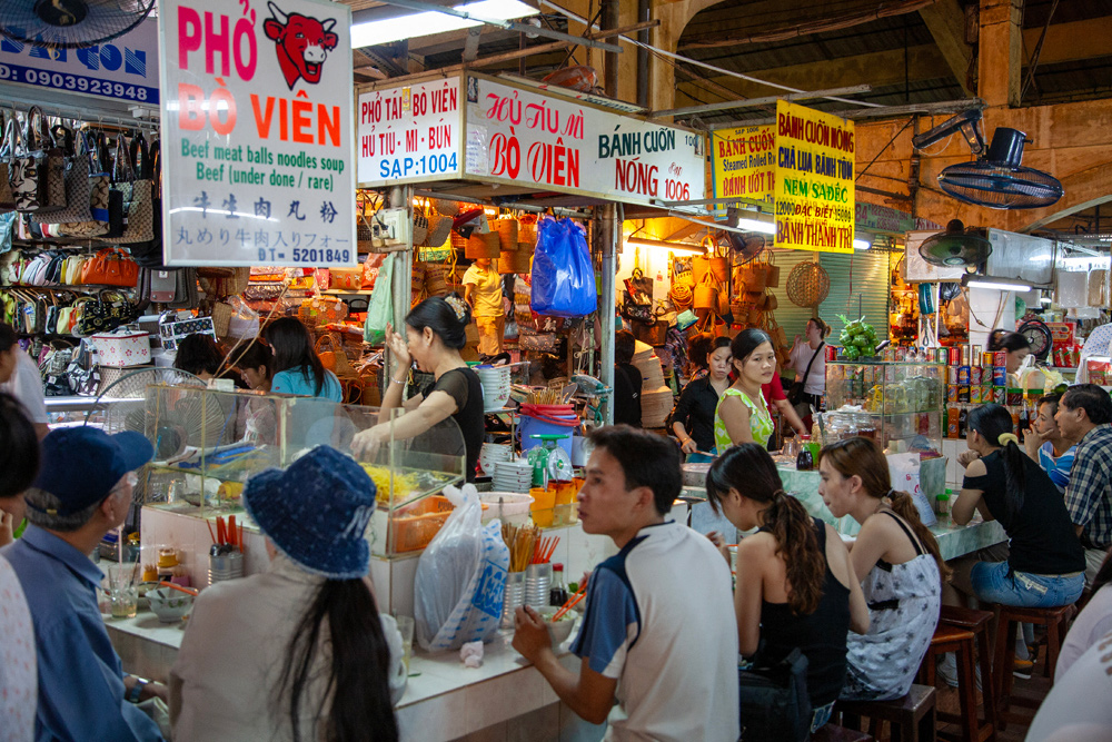 Ben Thanh market in Ho Chi Min City, een populaire bestemming. Rondreis Vietnam, jongeren, backpacken,