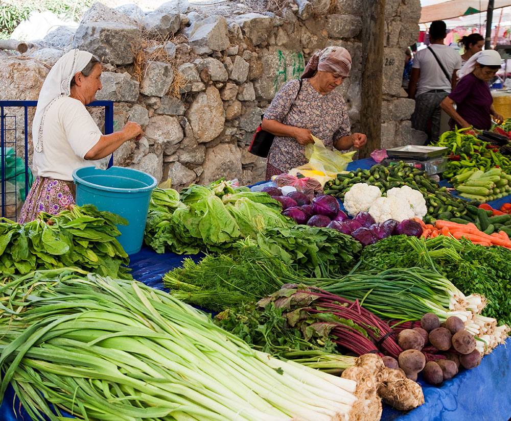 Struinen over de markten met locale producten, Turkije